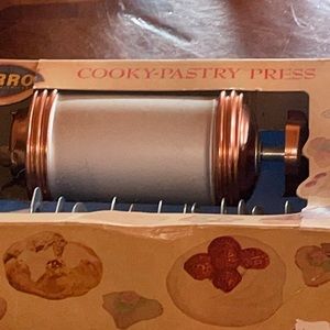 Vintage cooky pastry press